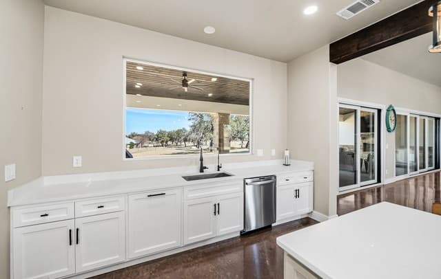 4-bedroom rental at 104 Juniper Ln in Boerne, TX — photo 5