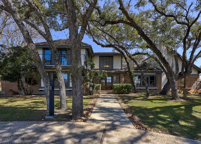 4-bedroom rental at 29540 Red Bud Hill in Boerne, TX — photo 2