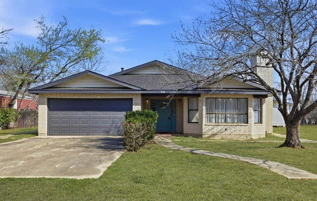 4-bedroom rental at 508 Crouch Ave in Devine, TX — photo 1