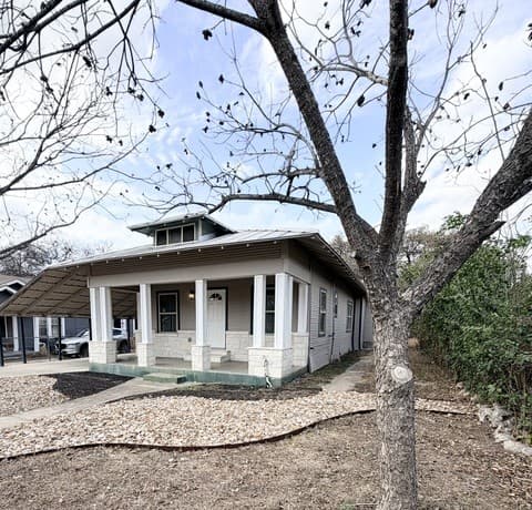 3-bedroom rental at 829 E Drexel Ave in San Antonio, TX — photo 2