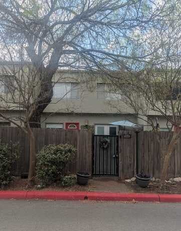2-bedroom rental at 3103 Eisenhauer Unit L-21 in San Antonio, TX — photo 2