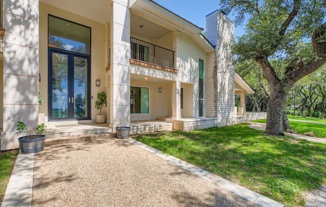 Home for sale at 14007 Mint Trail in Hill Country Village, TX — photo 2