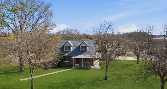 3-bedroom rental at 16040 Keller in LaCoste, TX — photo 3