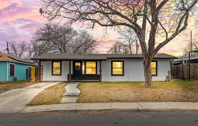 4-bedroom rental at 1031 W Thorain in San Antonio, TX — photo 1