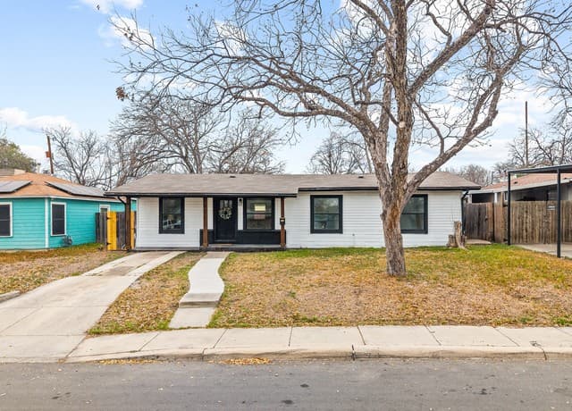 4-bedroom rental at 1031 W Thorain in San Antonio, TX — photo 2