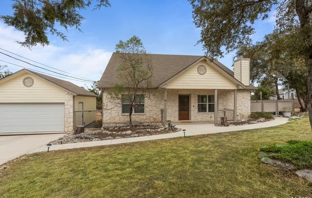 3-bedroom rental at 1620 Point Vw in Spring Branch, TX — photo 2