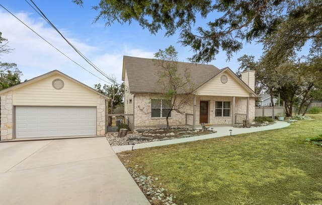 3-bedroom rental at 1620 Point Vw in Spring Branch, TX — photo 3