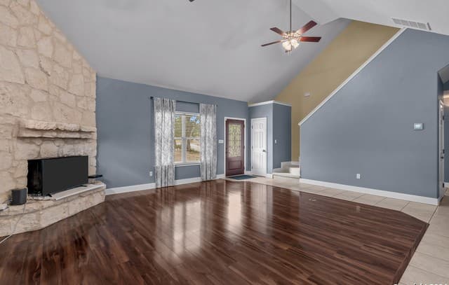 3-bedroom rental at 1620 Point Vw in Spring Branch, TX — photo 5