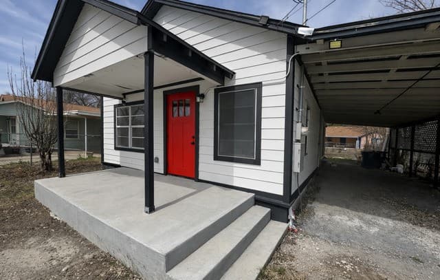 2-bedroom rental at 1409 Flanders in San Antonio, TX — photo 1