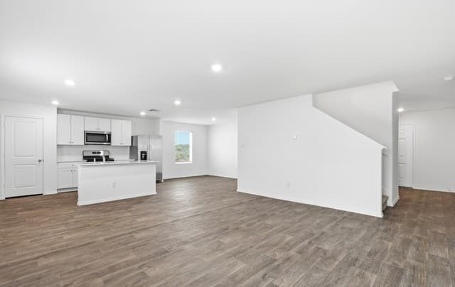 5-bedroom rental at 10735 Criterion in San Antonio, TX — photo 4