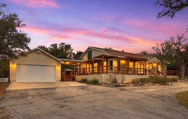 3-bedroom rental at 423 Las Hadas in Spring Branch, TX — photo 1
