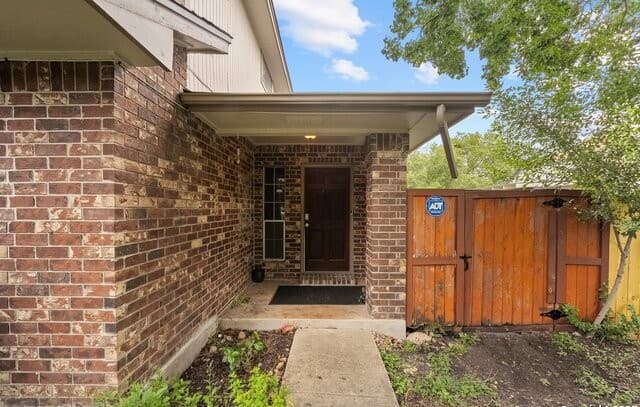 5-bedroom rental at 4307 Lakebend West in San Antonio, TX — photo 4