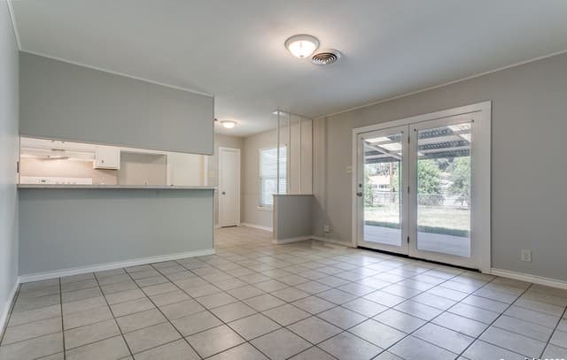 3-bedroom rental at 3107 Leyte St in San Antonio, TX — photo 5