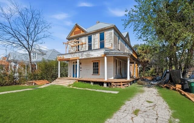 6-bedroom rental at 611 Mason St in San Antonio, TX — photo 4