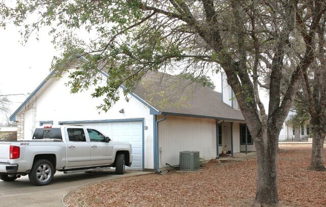 3-bedroom rental at 802 Athens in Castroville, TX — photo 5