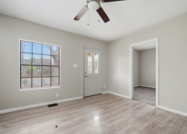 3-bedroom rental at 5431 Dabney in San Antonio, TX — photo 5