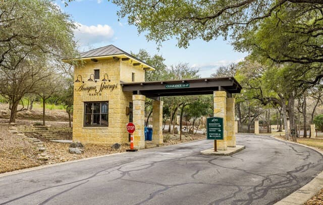 rental at 11427 Cat Springs in Boerne, TX — photo 4