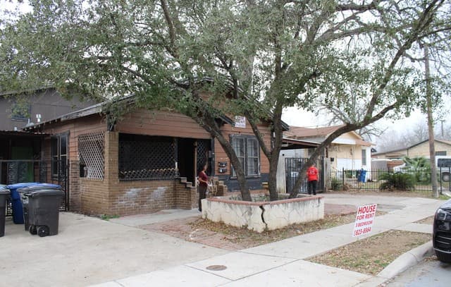 rental at 306 E Huff in San Antonio, TX — photo 2