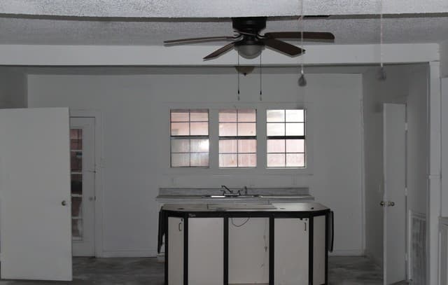 rental at 306 E Huff in San Antonio, TX — photo 4
