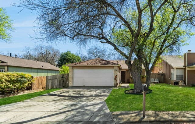3-bedroom rental at 10028 Woodtrail in San Antonio, TX — photo 1
