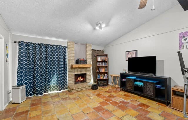 3-bedroom rental at 10028 Woodtrail in San Antonio, TX — photo 4