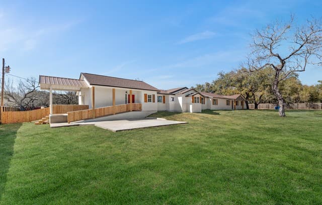 5-bedroom rental at 113 Crestline in Pleasanton, TX — photo 5