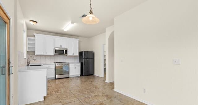 3-bedroom rental at 9503 Copper Mist in Converse, TX — photo 4