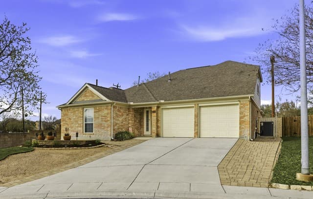 4-bedroom rental at 22130 Prospect Hl in San Antonio, TX — photo 1