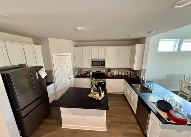 4-bedroom rental at 8948 Hazel Birch in Elmendorf, TX — photo 5