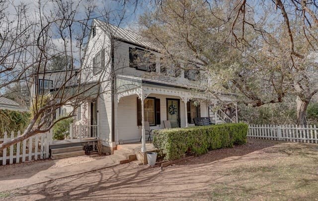 3-bedroom rental at 507 W Travis in Fredericksburg, TX — photo 1