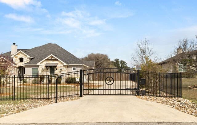 5-bedroom rental at 1217 Paladin Trail in Spring Branch, TX — photo 2