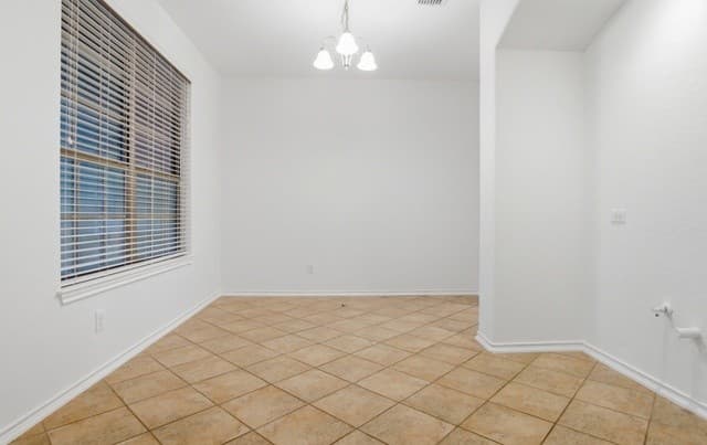 5-bedroom rental at 509 Brook Shadow in Cibolo, TX — photo 5
