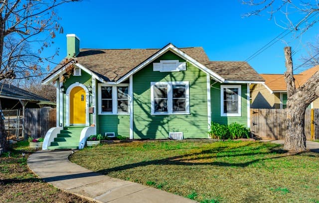 3-bedroom rental at 1819 W Woodlawn Ave in San Antonio, TX — photo 1