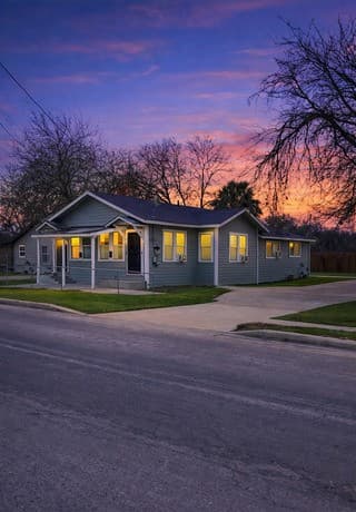 rental at 1306 Mesquite in San Antonio, TX — photo 1