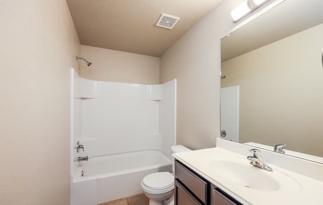 3-bedroom rental at 12266 Fish Hook in San Antonio, TX — photo 2
