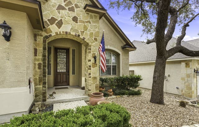 3-bedroom rental at 3614 Oaklyn Pass in San Antonio, TX — photo 3