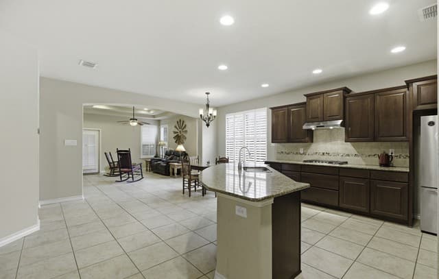 3-bedroom rental at 3614 Oaklyn Pass in San Antonio, TX — photo 5