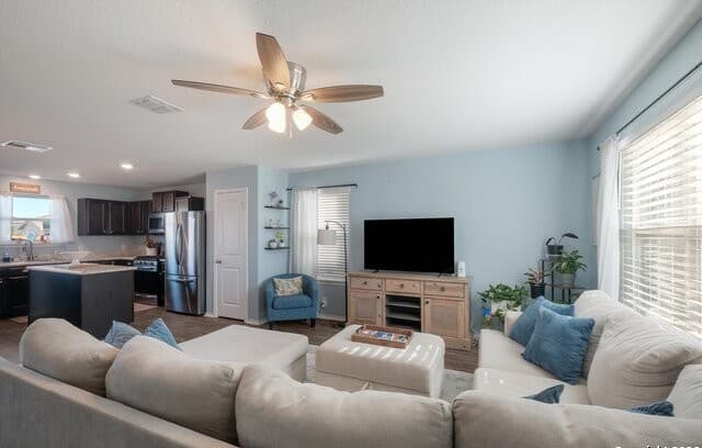 3-bedroom rental at 132 Black Scoter in San Antonio, TX — photo 5