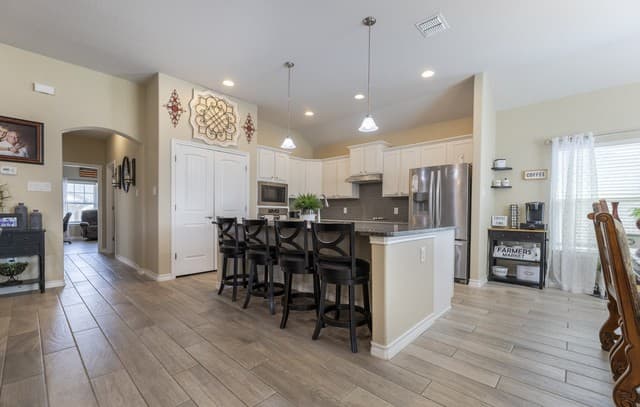 3-bedroom rental at 133 Grand View in Floresville, TX — photo 2
