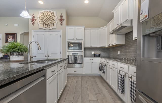 3-bedroom rental at 133 Grand View in Floresville, TX — photo 3
