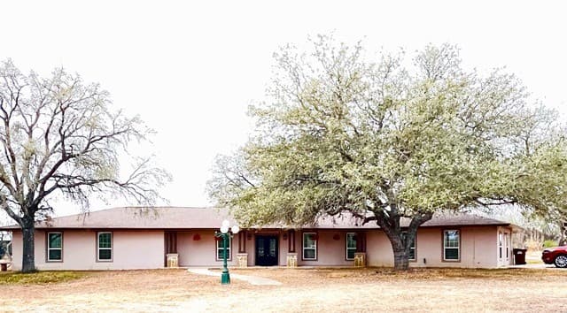 5-bedroom rental at 12335 Shepherd in Atascosa, TX — photo 2