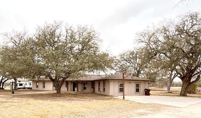 5-bedroom rental at 12335 Shepherd in Atascosa, TX — photo 4
