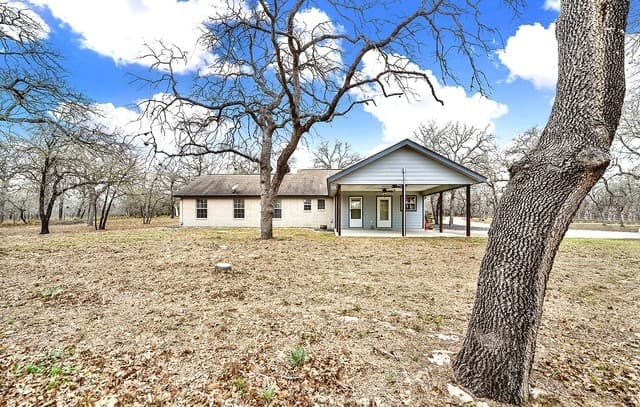 4-bedroom rental at 1026 Wild Flower in Floresville, TX — photo 4
