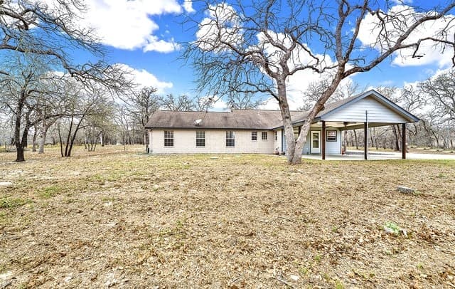 4-bedroom rental at 1026 Wild Flower in Floresville, TX — photo 5