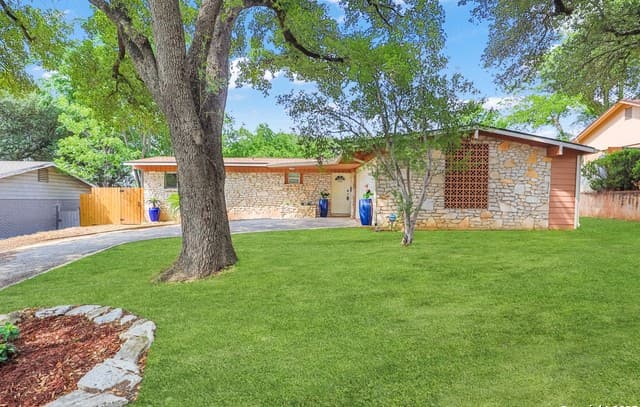 3-bedroom rental at 230 Tammy Dr in San Antonio, TX — photo 1