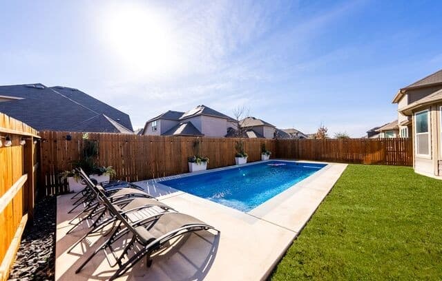 5-bedroom rental at 12220 Jeremiah in San Antonio, TX — photo 3