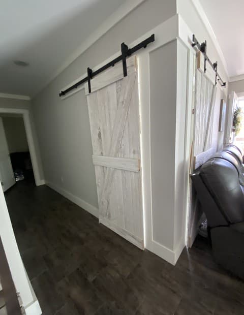 3-bedroom rental at 316 County Road 775 in Devine, TX — photo 4