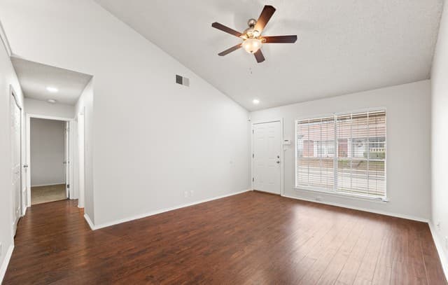 2-bedroom rental at 9140 Timber Unit UNIT 4002 in San Antonio, TX — photo 3