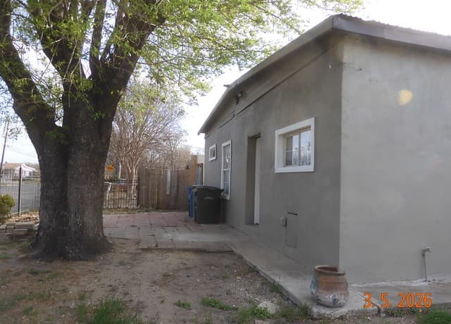 rental at 501 SW 34th in San Antonio, TX — photo 3