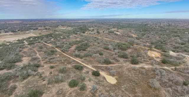rental at 2743 Cr 770 in Natalia, TX — photo 3
